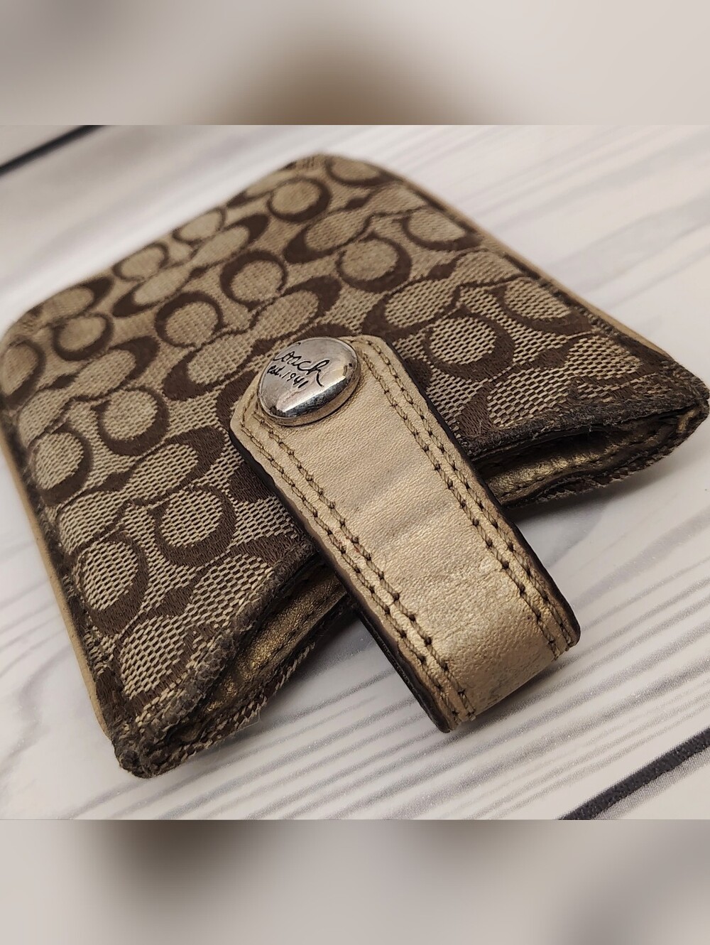Coach Brown Signature Canvas Card Holder w/ Gold Trim - Picture 8 of 13